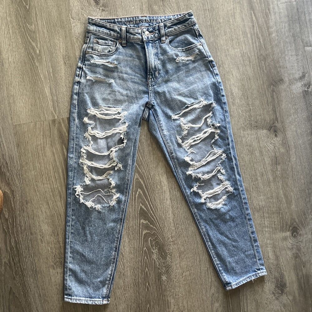 American Eagle Mom Straight Jeans Distressed Ripped  Denim size 0 short